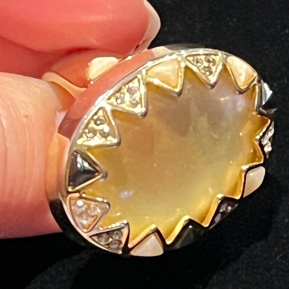 House of Harlow Statement Cocktail Ring gold tone and pale yellow stone, size 7 - Picture 5 of 16